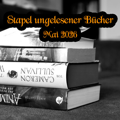 Schwarz-Weiß-Bild eines Bücherstapels, darüber die Schrift: Stapel ungelesener Bücher Mai 2026
