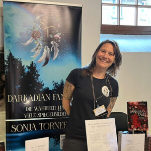 Fürstenbuch Messestand mit Autorin Sonja Tornefeld vor ihrem Banner